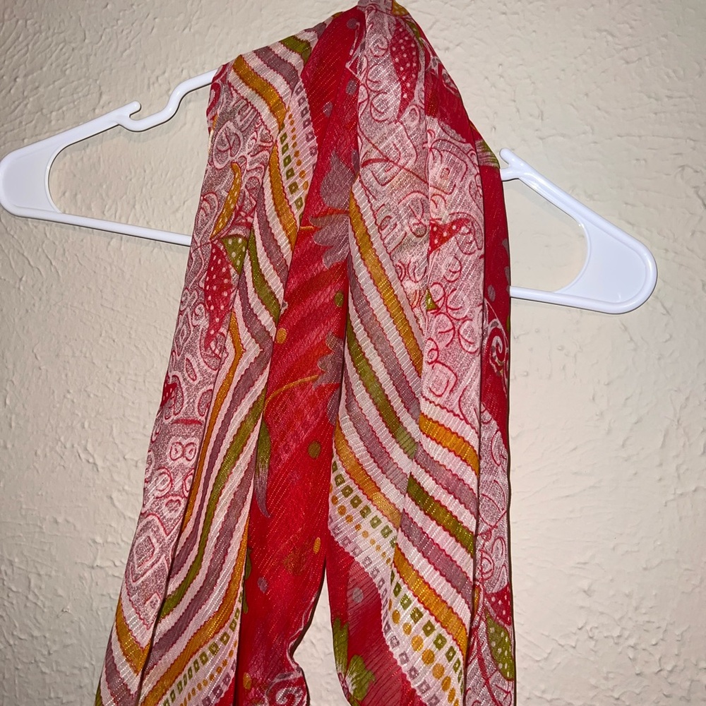 Beautiful Red Patterned Scarf - Picture 2 of 3